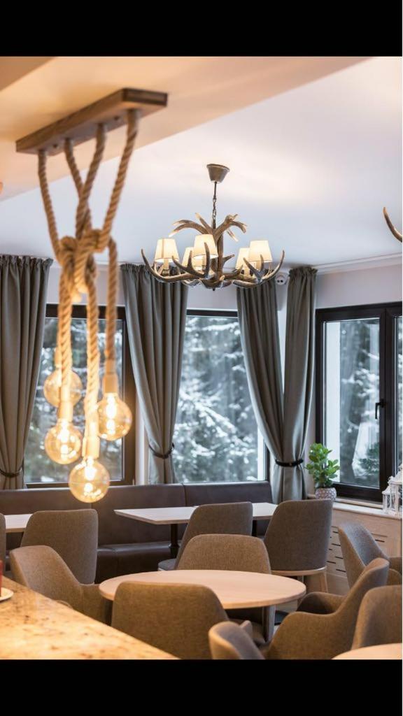 Chalet Alpina Moroeni Esterno foto